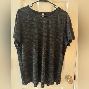 lululemon athletica Gray and Black Short Sleeve Tee